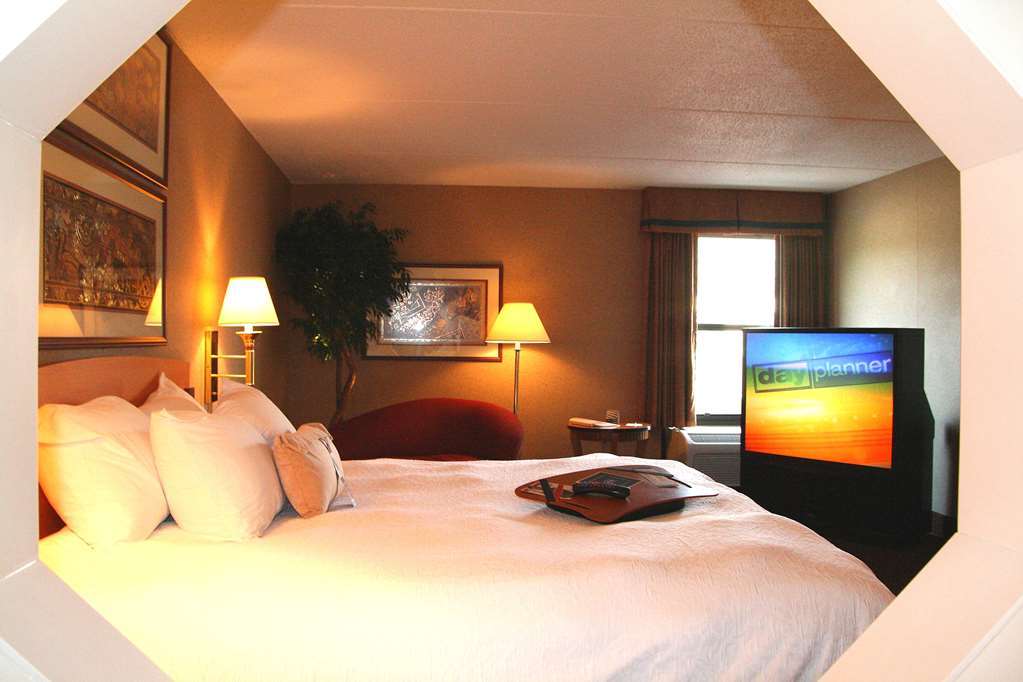 Hampton Inn Сеймур Номер фото